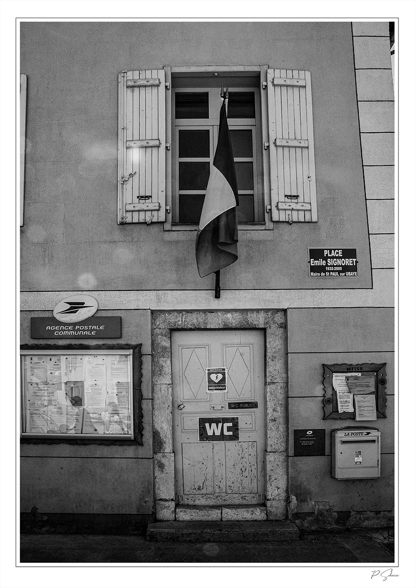 Vieille entrée de mairie